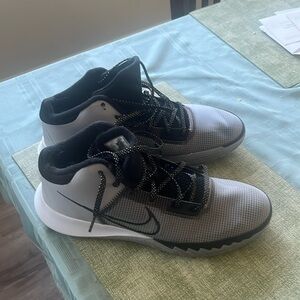 Kyrie Nike high top size 10.5 men’s shoe